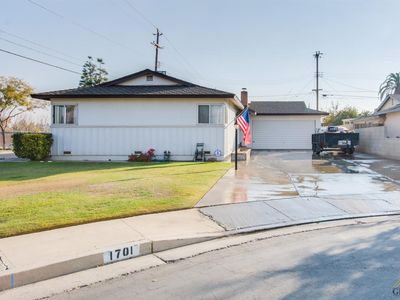 1701 Montgomery Ave, Bakersfield, CA, 93304
