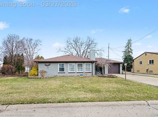 22445 Wildwood St, Saint Clair Shores, MI