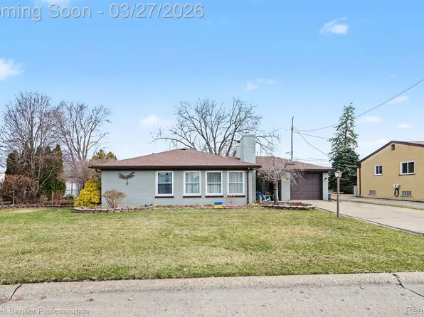 22445 Wildwood St, Saint Clair Shores, MI 48081