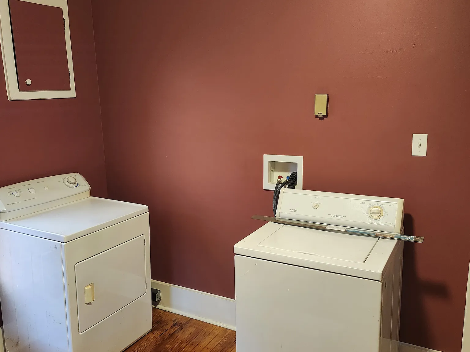 1 bed, 1200 sqft, $1,600 — Photo 1