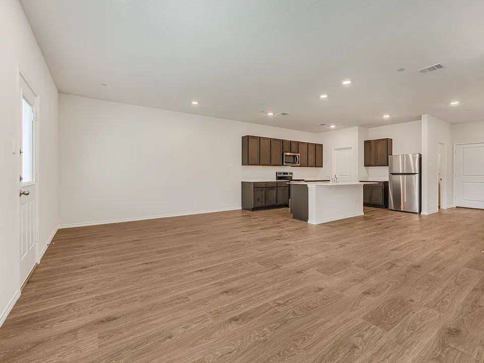 138 Hamilton Dr