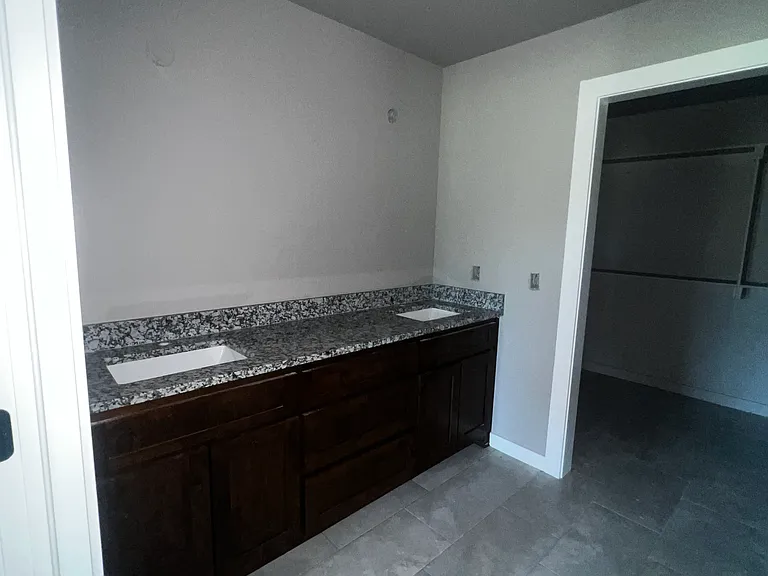 1045 S Cheyenne St — Photo 8