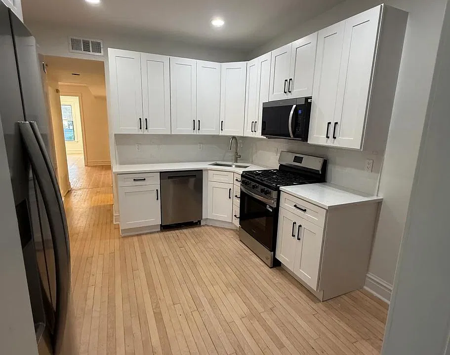 2848 W Diversey Ave #2E