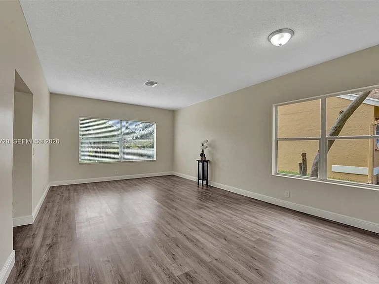 1224 Sussex St — Photo 5