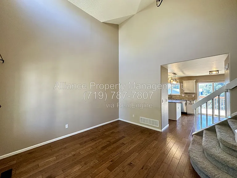 965 Piros Dr — Photo 2