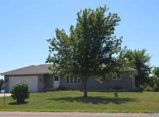 26787 Meadow Ln, Sioux Falls, SD 57106