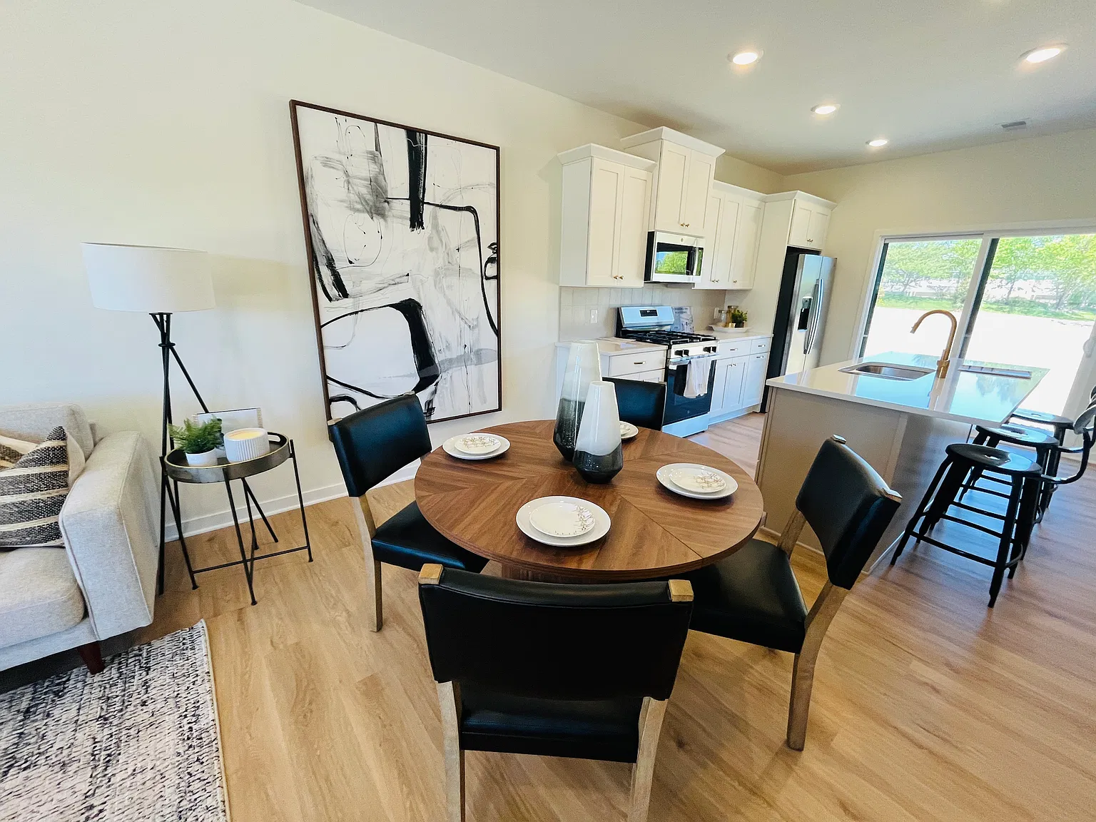2 bed, 1130 sqft, $1,998 — Photo 4
