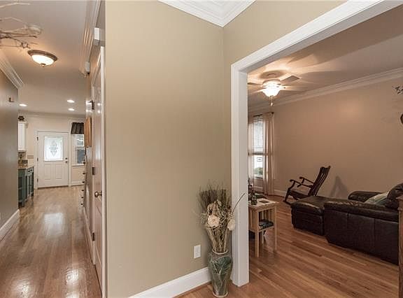 5th image of 1731 30th Avenue Ct NE