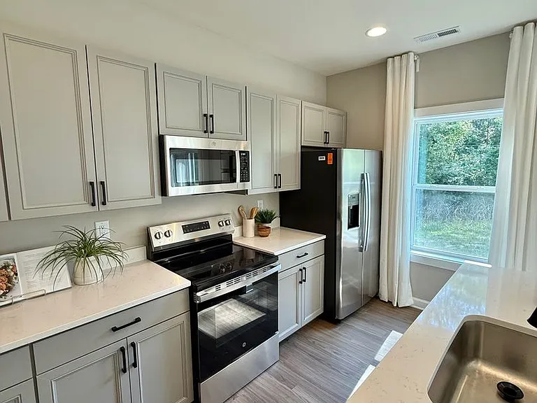 8041 Joy Crossing Ln — Photo 6
