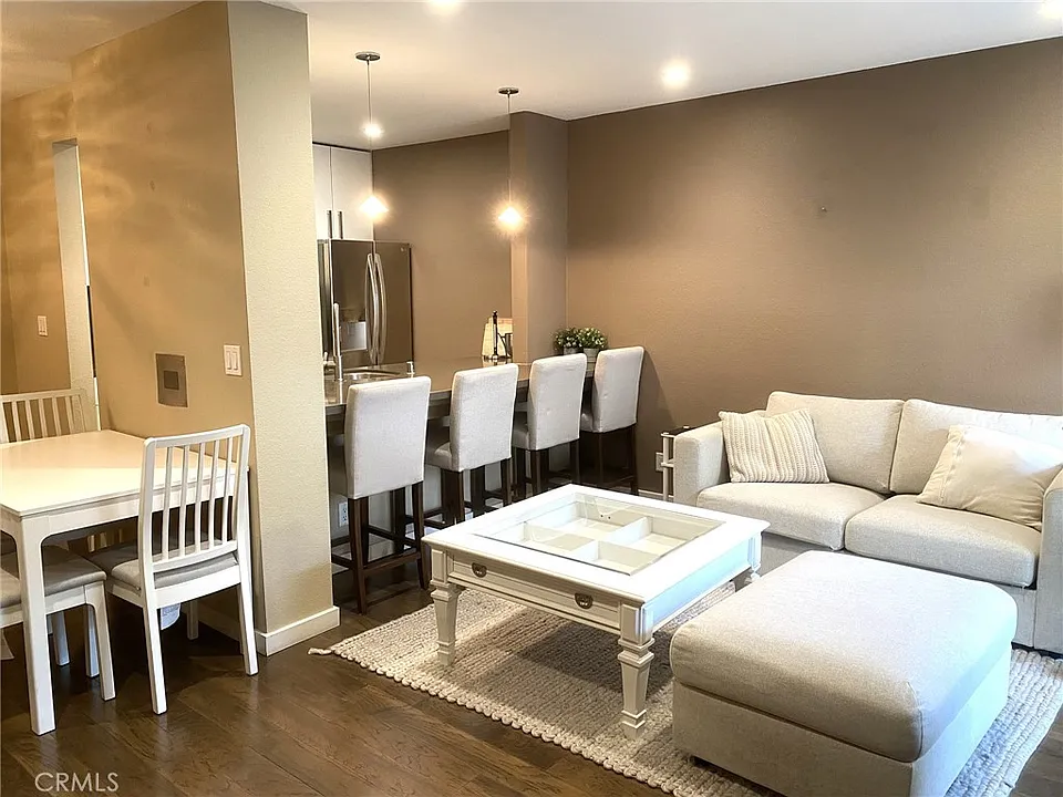 141 S Clark Dr #316