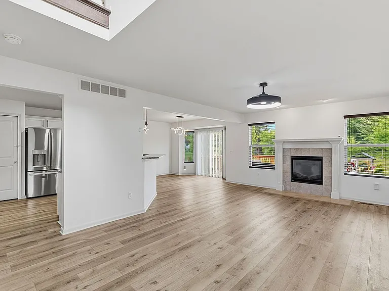 6650 Chandler Dr — Photo 2