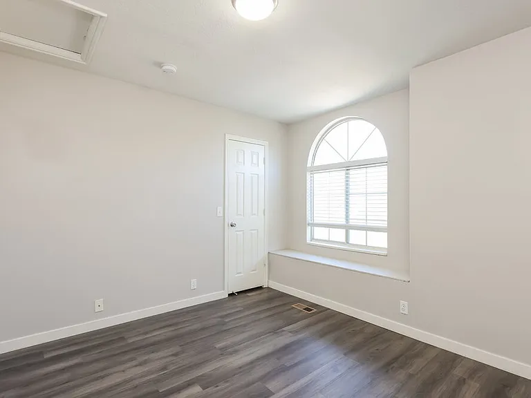 5902 S Woodview Dr — Photo 16