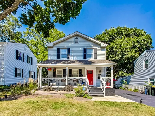 116 W Glenlake Ave, Roselle, IL 60172