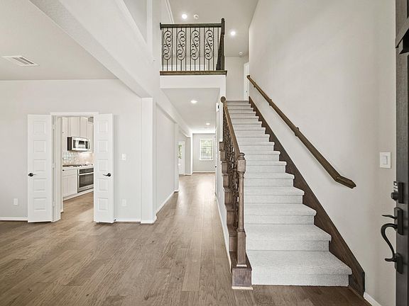 2nd image of 298 Peninsula Point Dr