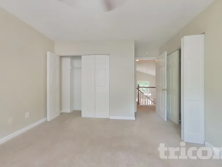 102 W Oaks Pl — Photo 5