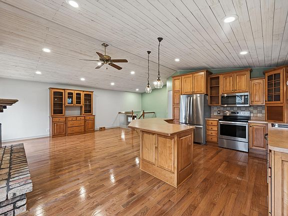 5th image of 8381 Knollwood Dr