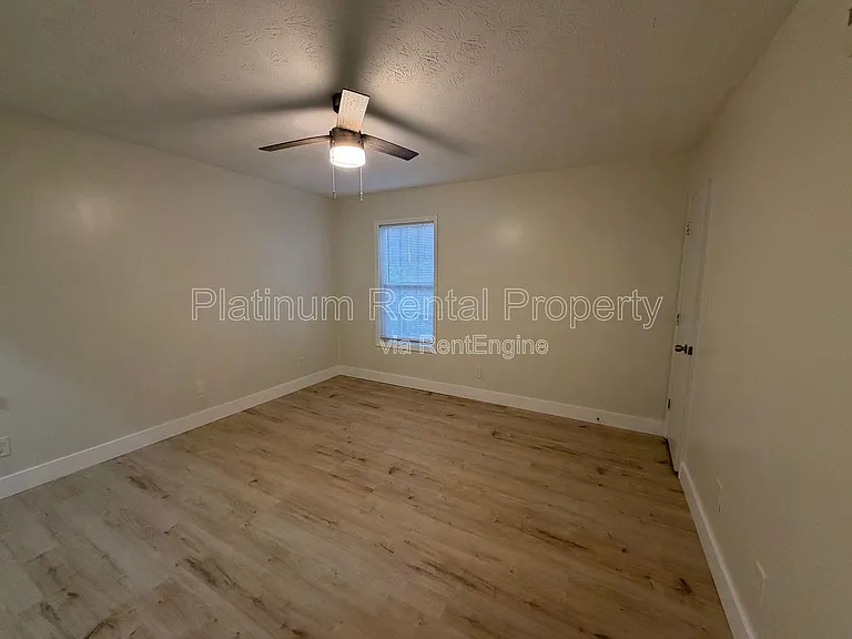 906 Country Park Dr SE — Photo 16