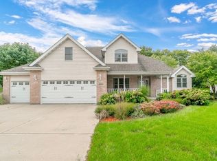 25107 W McMillin Dr, Channahon, IL 60410