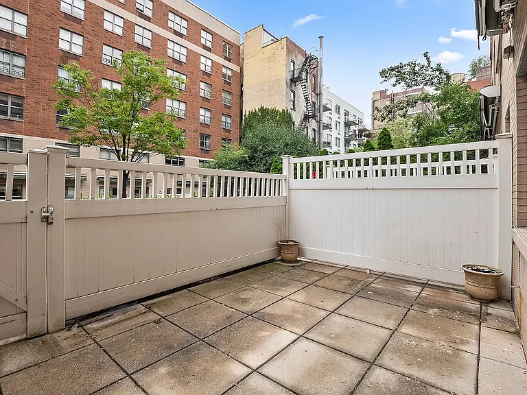 516 W 47th St #N1D — Photo 4