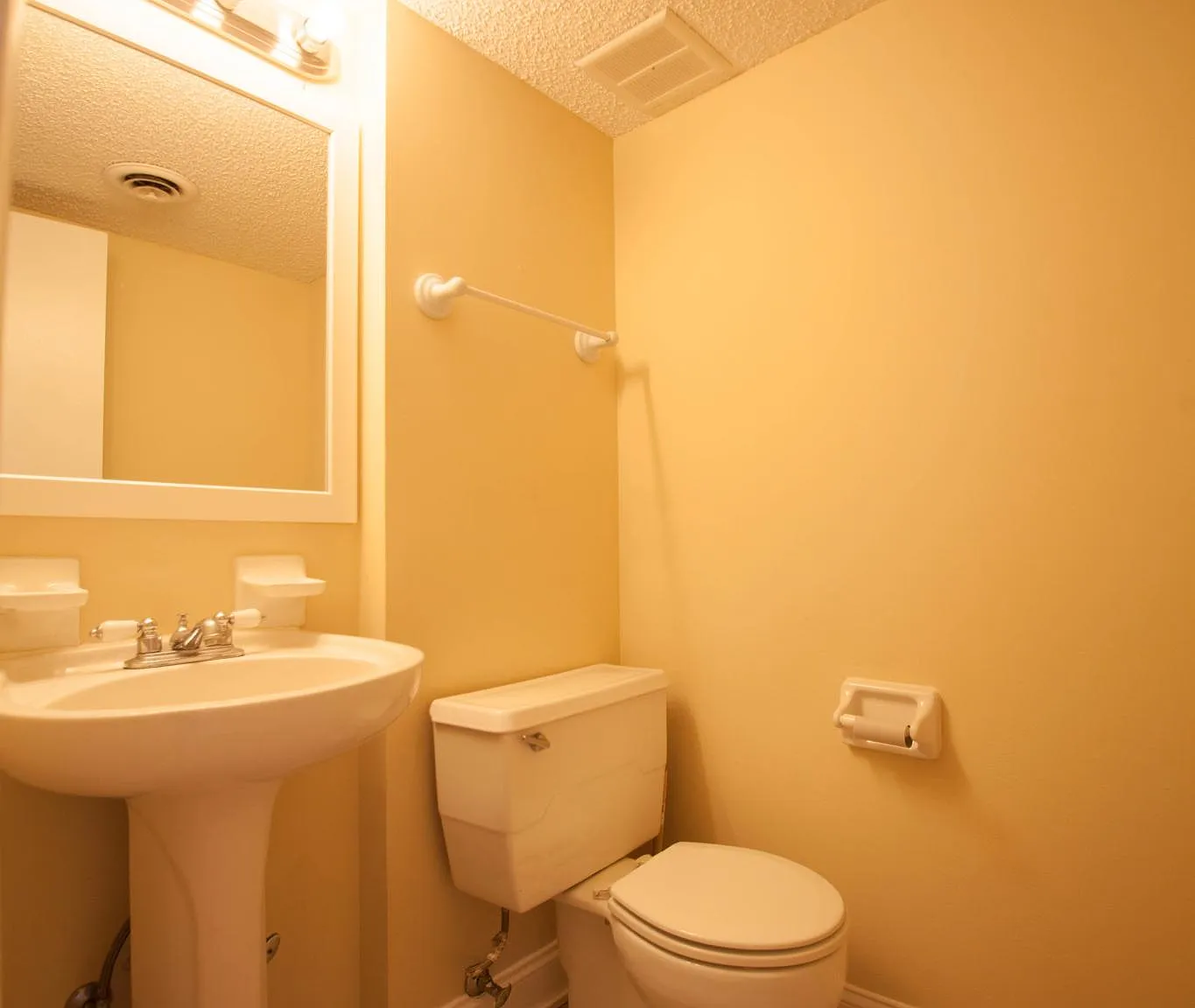 2 bed, 1.5 bath, 1218 sqft, $1,395 — Photo 4