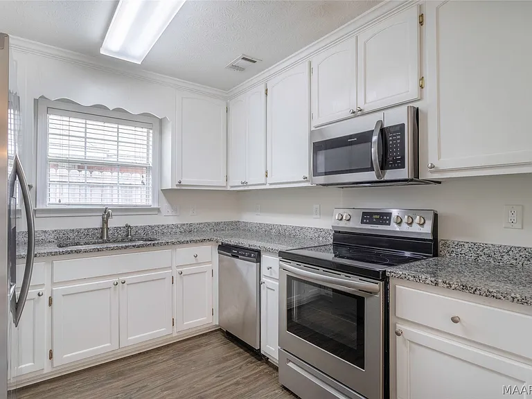 1161 Stafford Dr — Photo 10