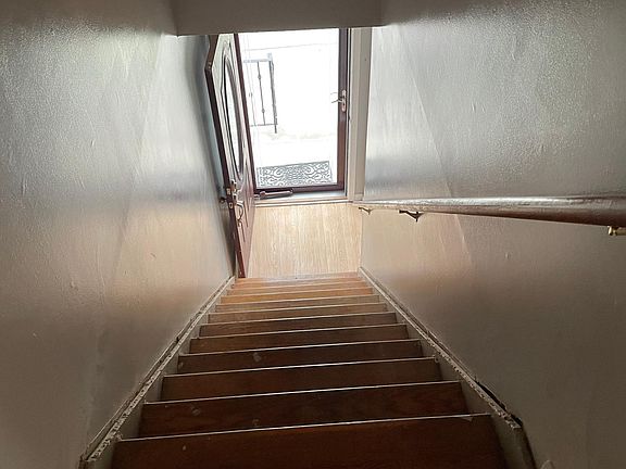5th image of 24 Keats St