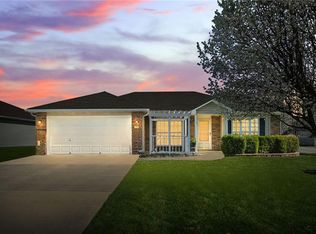 717 Coventry Ln, Raymore, MO 64083