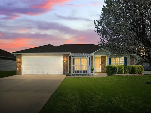 717 Coventry Ln, Raymore, MO 64083