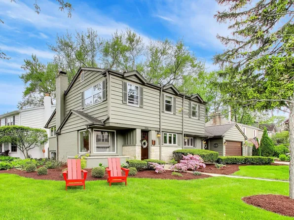 1311 E Woodford Pl, Arlington Heights, IL 60004