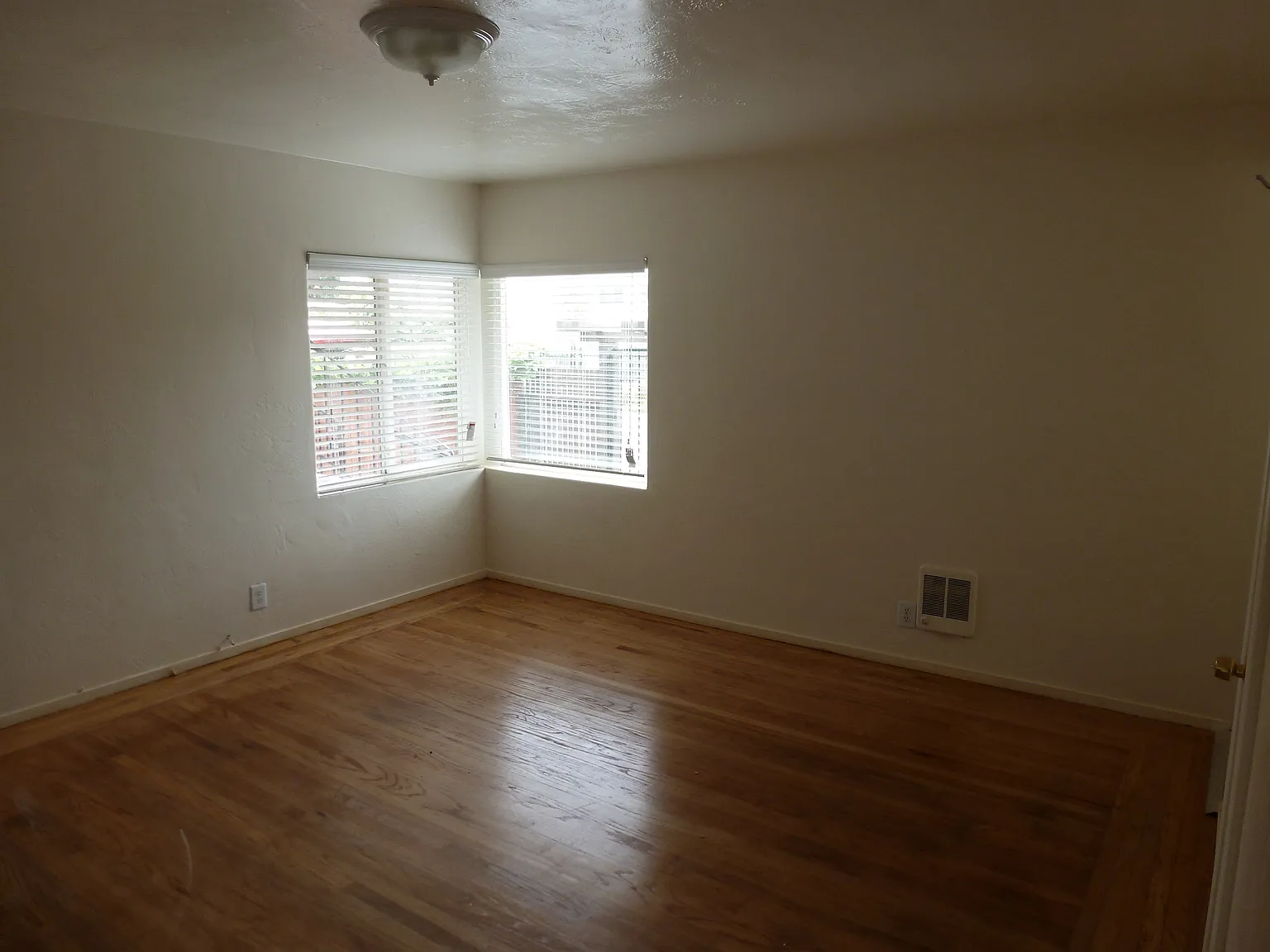 Studio, 400 sqft, $1,350 — Photo 3