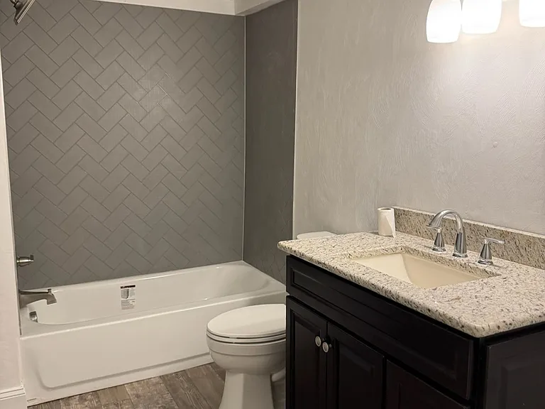707 Crystal Dr — Photo 41