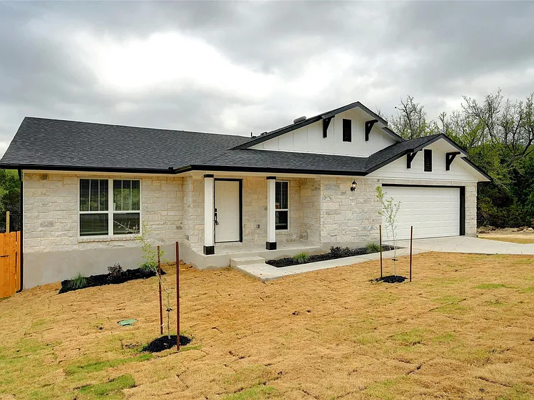 21502 Paine Ave — Photo 2