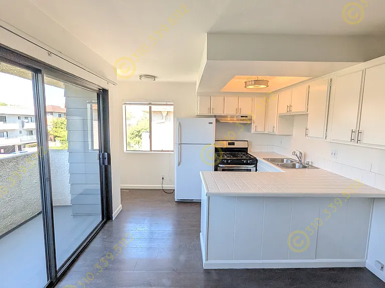 10758 Lawler St #7 — Photo 14