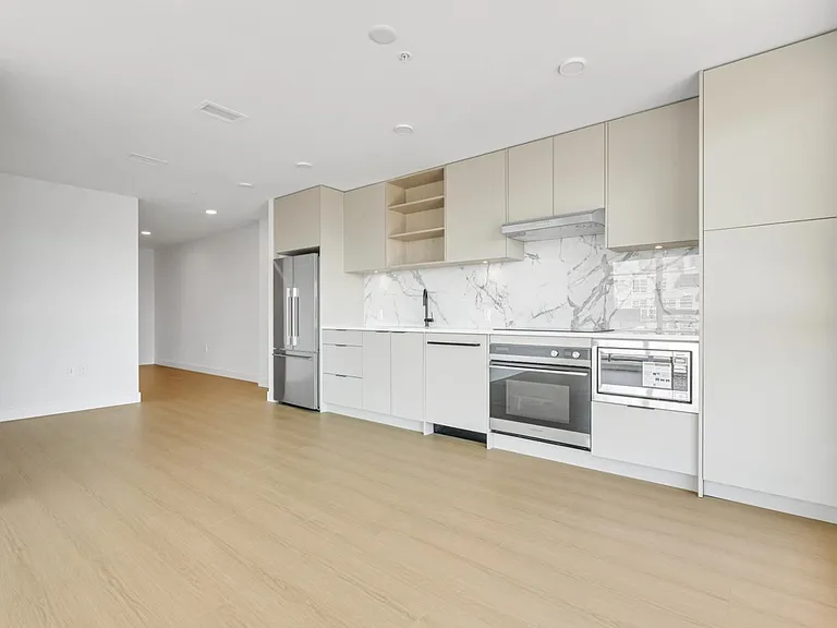422 E 3rd St #401 — Photo 5