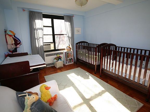 3rd image of 67 Park Ter E APT C34