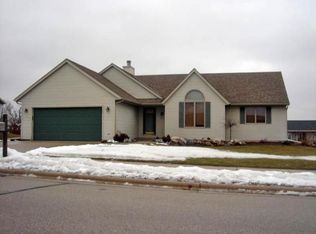 503 S Lincoln Dr, Howards Grove, WI 53083