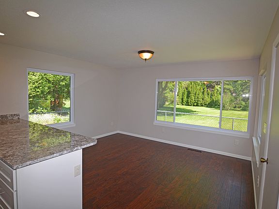 5th image of 1416 Clover Ct