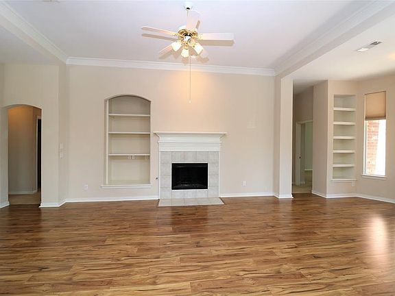 5th image of 2301 Calmont Dr