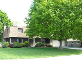 380 W Pine Ave, Roselle, IL 60172