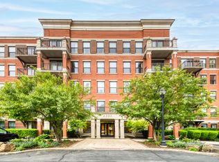 2335 W Belle Plaine Ave APT 514, Chicago, IL 60618