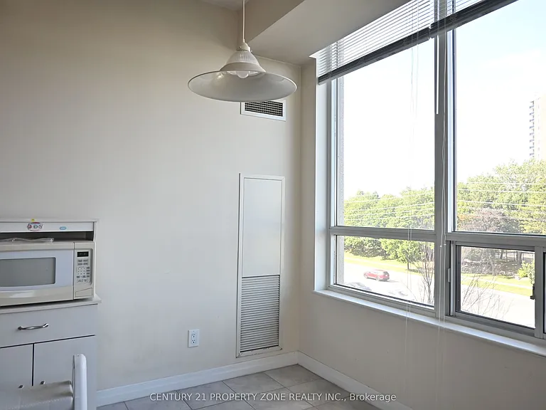 1359 Rathburn Rd E #405 — Photo 13