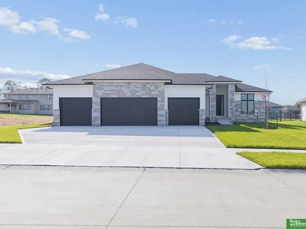 9815 Cumberland Dr, Papillion, NE 68046