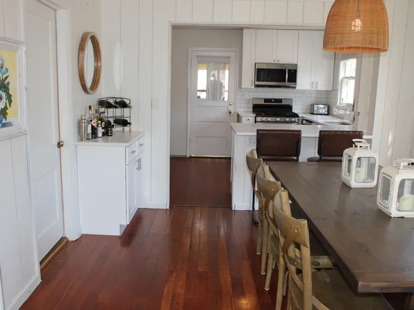 558 Berwyn Dr, Fontana, WI 53125