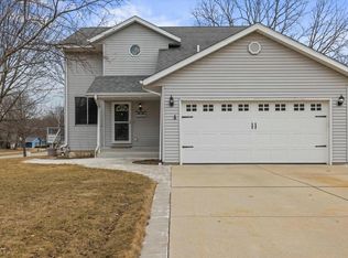 4300 S 38th St, Greenfield, WI 53221