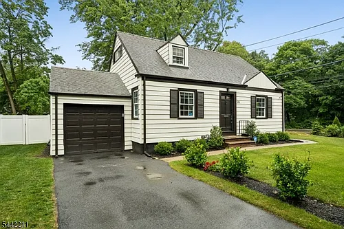 24 Iris Rd Photo 1