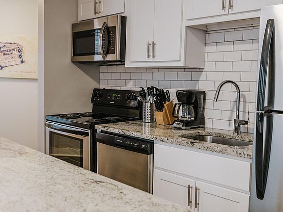 3rd image of 615 N East St #2MU