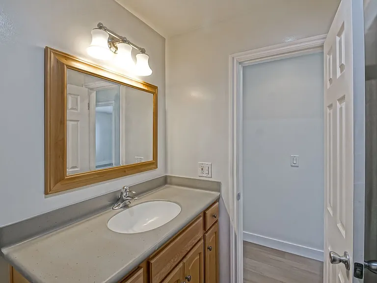 1720 Ardmore Ave #301 — Photo 33