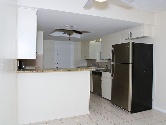 3rd image of 500 Jasmine St