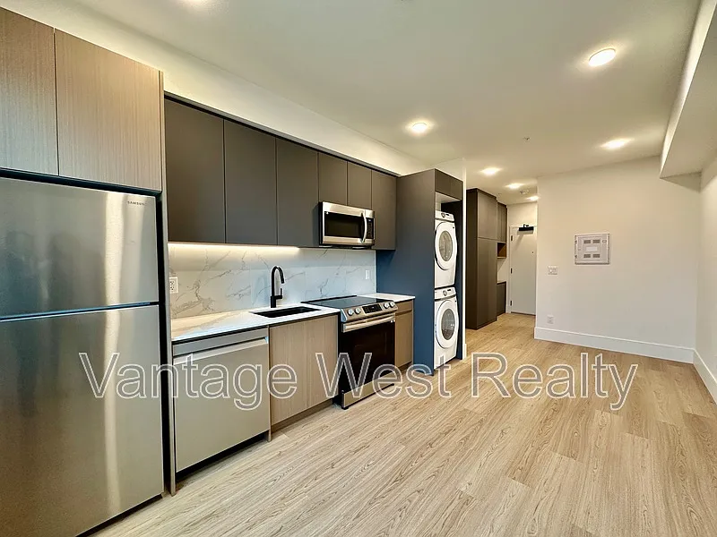 Studio, 1.0 bath, 327 sqft, $1,350 — Photo 2