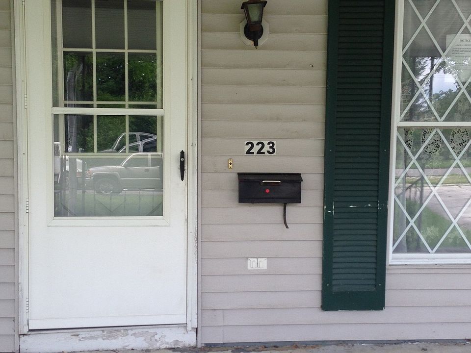 2nd image of 223 E 6th St